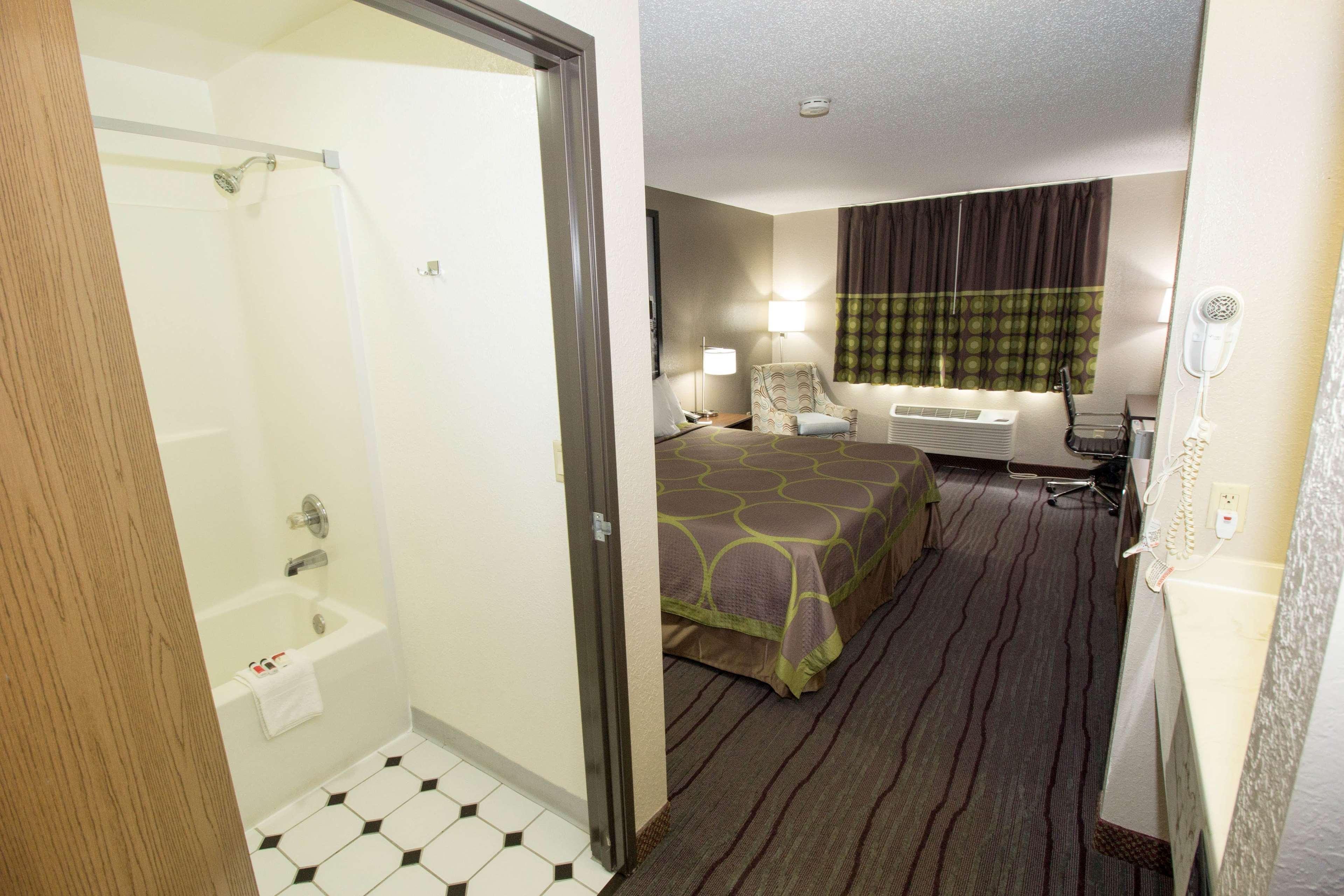מלון אלק גרוב וילאג' Super 8 By Wyndham Chicago O'Hare Airport מראה חיצוני תמונה