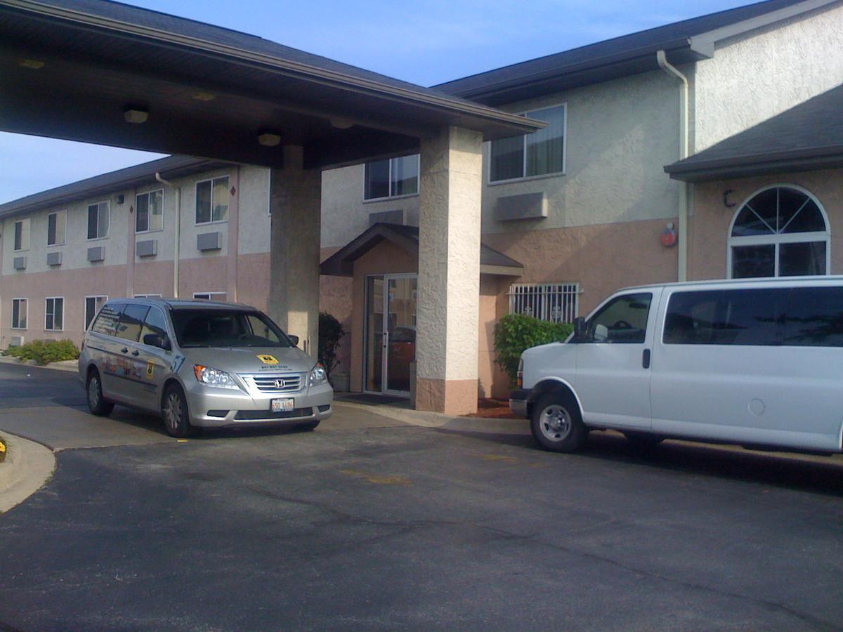 מלון אלק גרוב וילאג' Super 8 By Wyndham Chicago O'Hare Airport מראה חיצוני תמונה